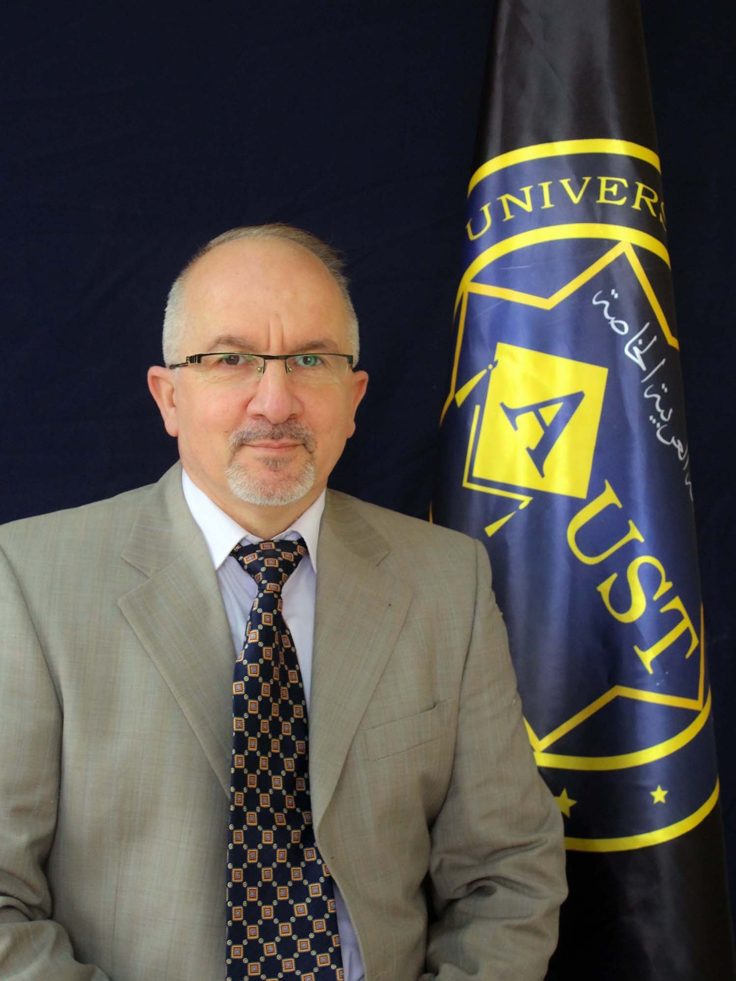 نجيب السباعي