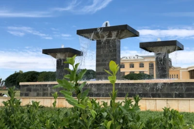 مدرج روماني وحدائق