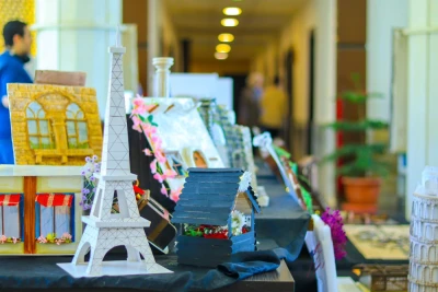معرض طلابي يجمع الإبداع الفني والمعماري في رحاب الجامعة العربية الخاصة