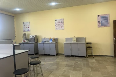 مخابر الجامعة