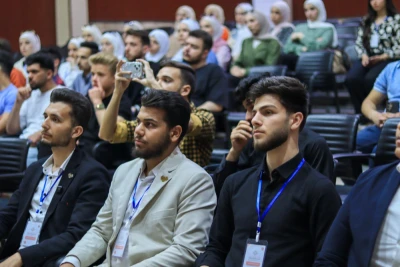 معرض طلابي يجمع الإبداع الفني والمعماري في رحاب الجامعة العربية الخاصة