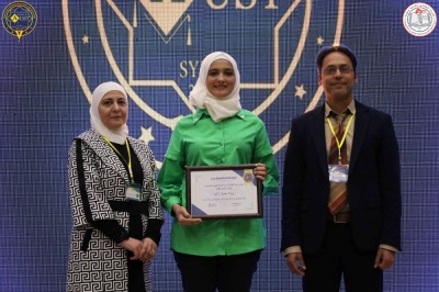 تكريم الطلاب الأوائل في كلية الصيدلة