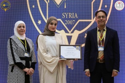 تكريم الطلاب الأوائل في كلية الصيدلة