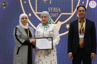 تكريم الطلاب الأوائل في كلية الصيدلة