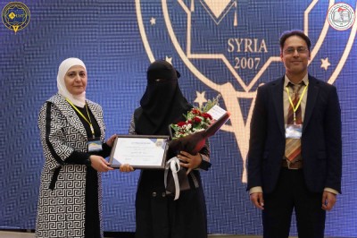 تكريم الطلاب الأوائل في كلية الصيدلة