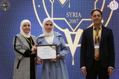 تكريم الطلاب الأوائل في كلية الصيدلة