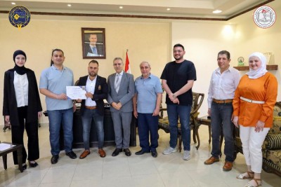 تكريم الطلاب الأوائل في كلية الترجمة واللغات