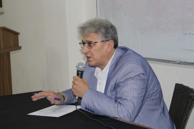 لقاء مفتوح مع الدكتور مخلص الجندي وطلاب طب الأسنان