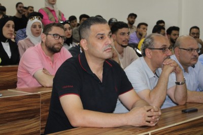 لقاء مفتوح مع الدكتور مخلص الجندي وطلاب طب الأسنان