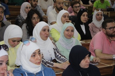 لقاء مفتوح مع الدكتور مخلص الجندي وطلاب طب الأسنان