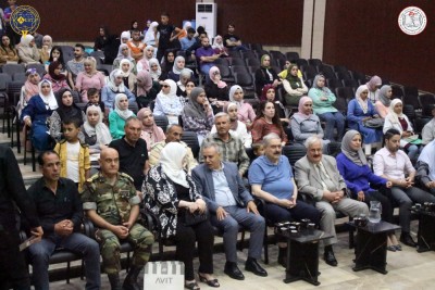 مناقشة مشاريع تخرج طلاب كلية الصيدلة للفصل الثاني للعام الدراسي 2023-2024