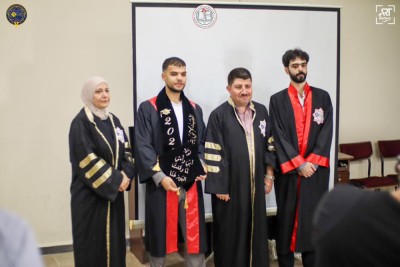 عرض ومناقشة مشاريع تخرج طلاب كلية الصيدلة للفصل الصيفي للعام الدراسي 2023-2024