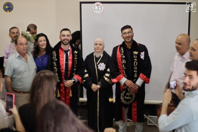 عرض ومناقشة مشاريع تخرج طلاب كلية الصيدلة للفصل الصيفي للعام الدراسي 2023-2024