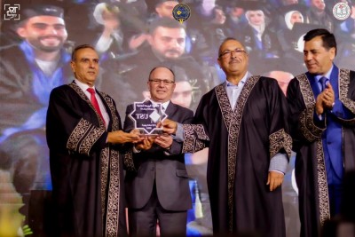 تكريم ضيوف حفل التخرج