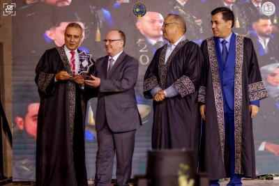 تكريم ضيوف حفل التخرج