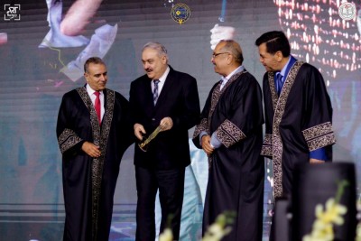 تكريم ضيوف حفل التخرج