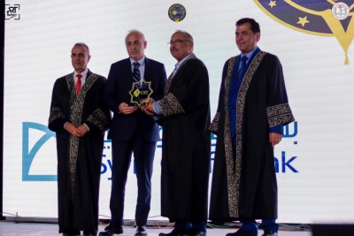 تكريم ضيوف حفل التخرج