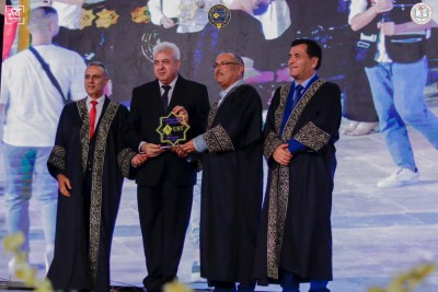 تكريم ضيوف حفل التخرج