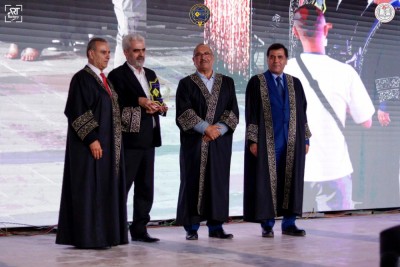 تكريم ضيوف حفل التخرج