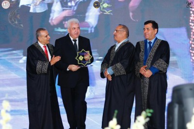 تكريم ضيوف حفل التخرج