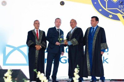 تكريم ضيوف حفل التخرج