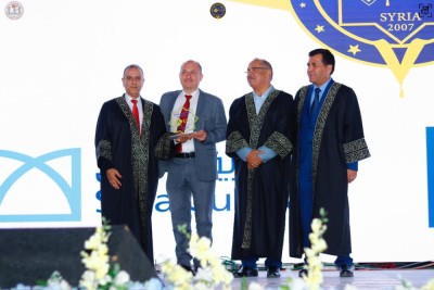 تكريم ضيوف حفل التخرج