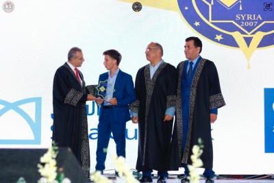 تكريم ضيوف حفل التخرج