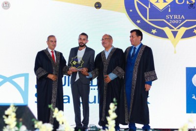 تكريم ضيوف حفل التخرج