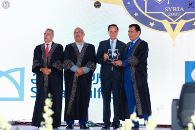 تكريم ضيوف حفل التخرج