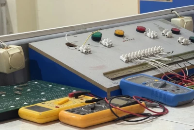 مخابر الجامعة