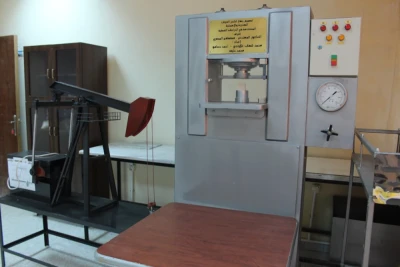 مخابر كلية الهندسة البترولية