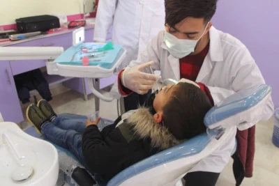 عيادات اﻷسنان