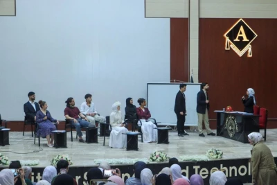 كلية الترجمة تقدّم أولى عروضها المسرحية Mind Your Language