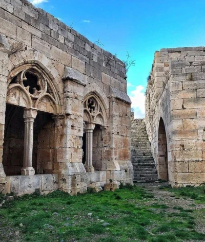رحلة علمية ميدانية لطلاب الهندسة المعمارية تجمع بين التراث التاريخي والعمارة الطبيعية