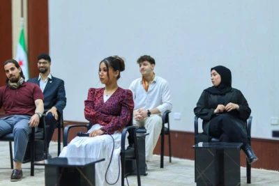 كلية الترجمة تقدّم أولى عروضها المسرحية Mind Your Language