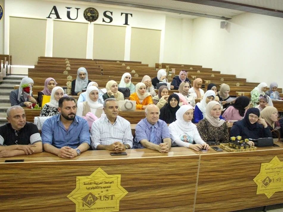 مناقشة مشاريع تخرج طلاب كلية الترجمة واللغات للفصل الثاني للعام الدراسي 2023-2024