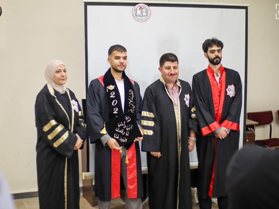 عرض ومناقشة مشاريع تخرج طلاب كلية الصيدلة للفصل الصيفي للعام الدراسي 2023-2024